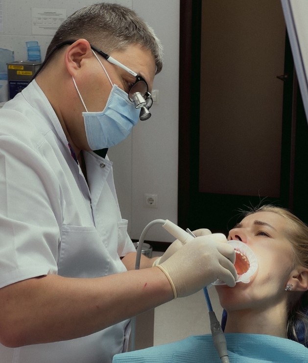 Процесс профессиональной чистки Air Flow